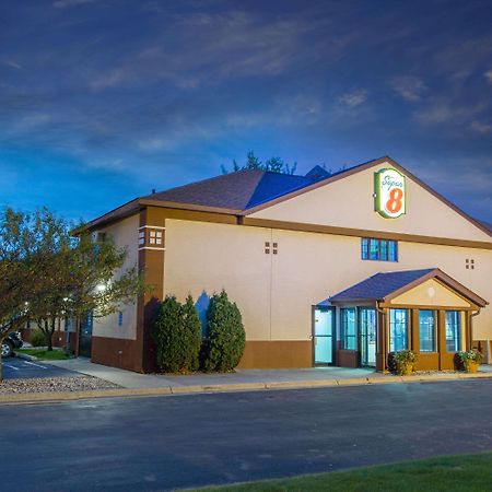 Super 8 By Wyndham Fairmont Hotel Bagian luar foto