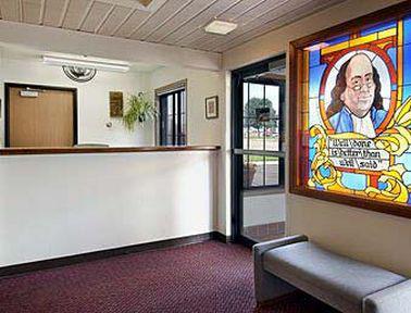 Super 8 By Wyndham Fairmont Hotel Interior foto