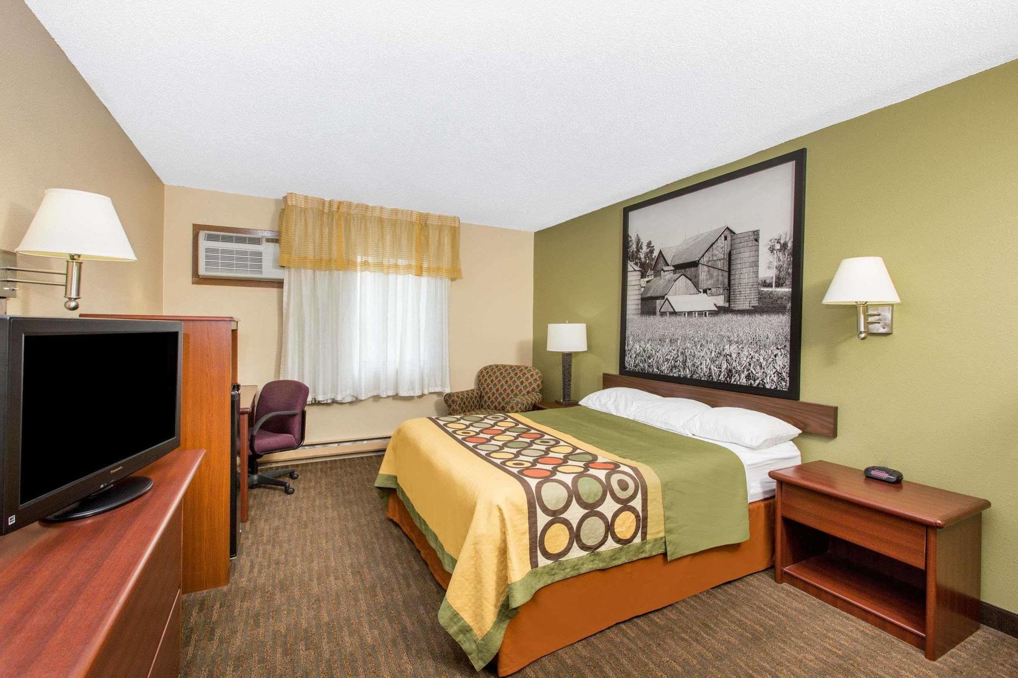 Super 8 By Wyndham Fairmont Hotel Bagian luar foto